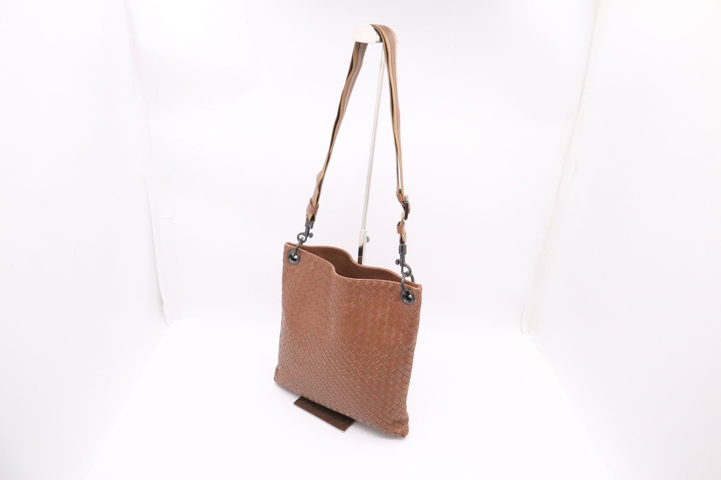 Bottega Veneta Crossbody in Light Brown Intrecciato Leather