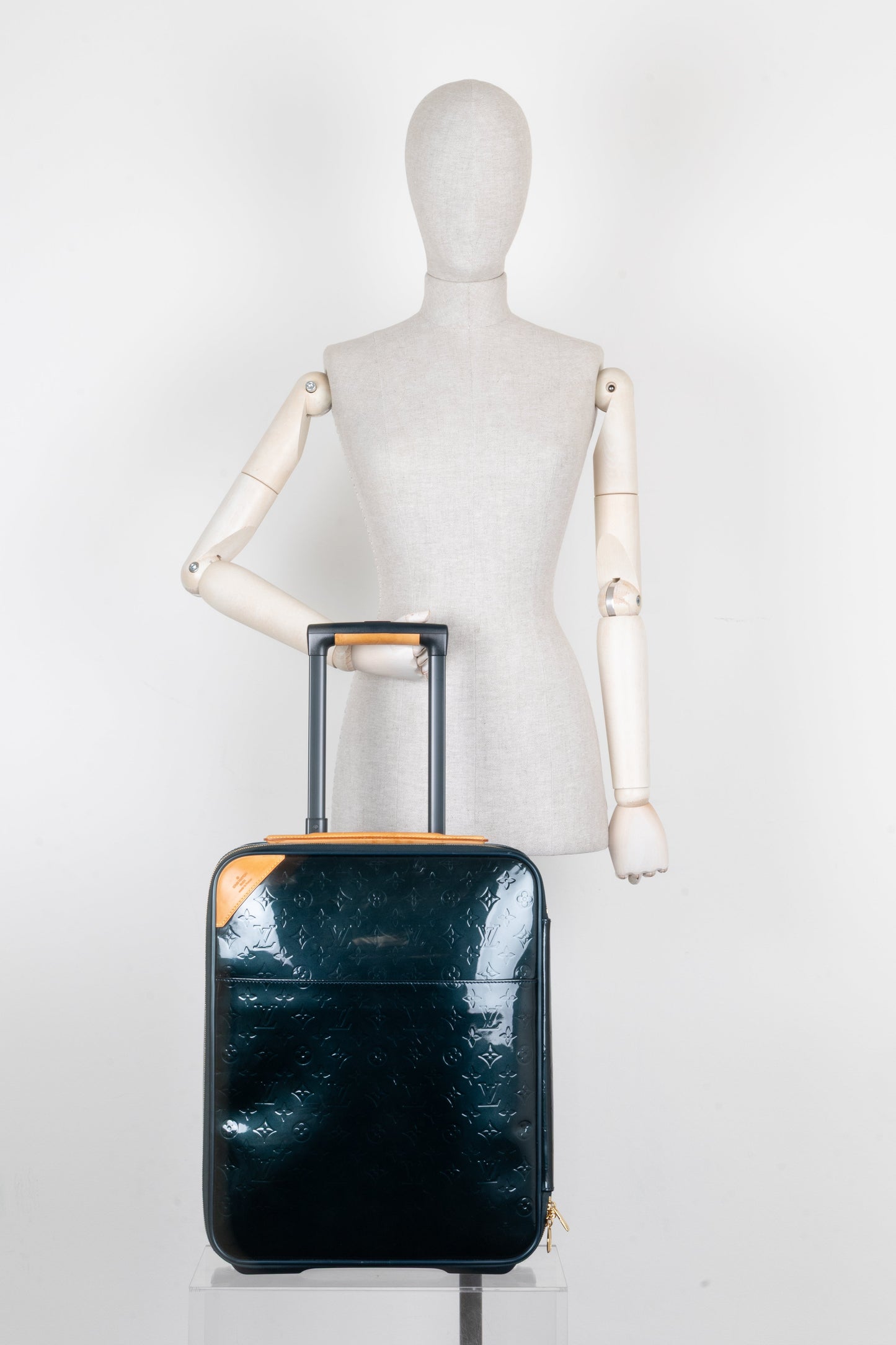 LOUIS VUITTON Pegase 45 Suitcase Vernis Green