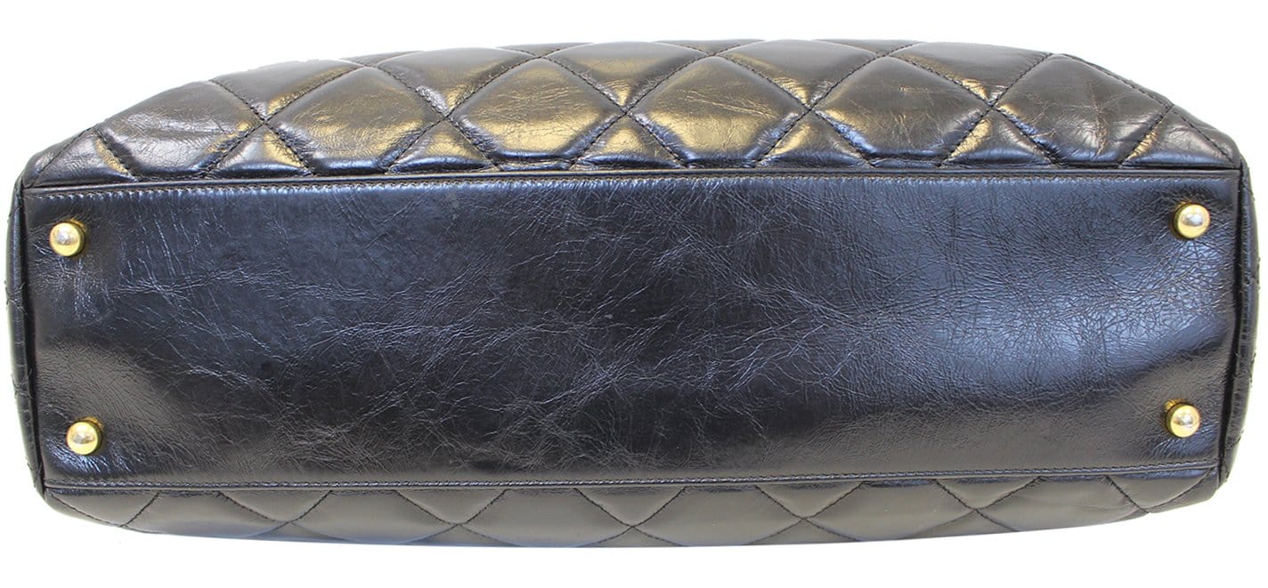 CHANEL Matelasse Black Calfskin Leather Shoulder Bag