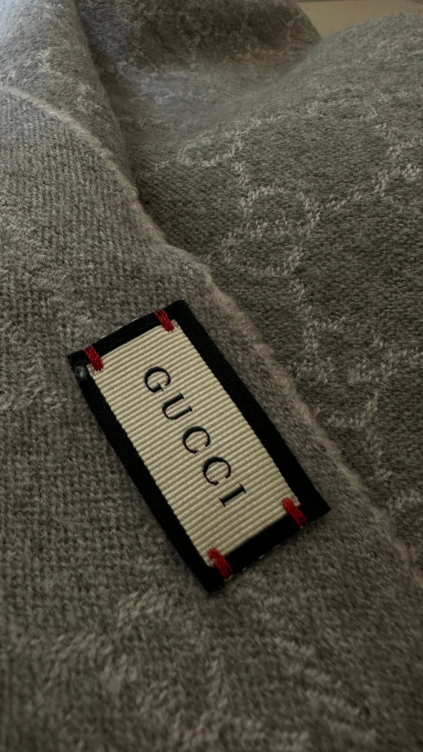 GUCCI Reversible GG Scarf Grey