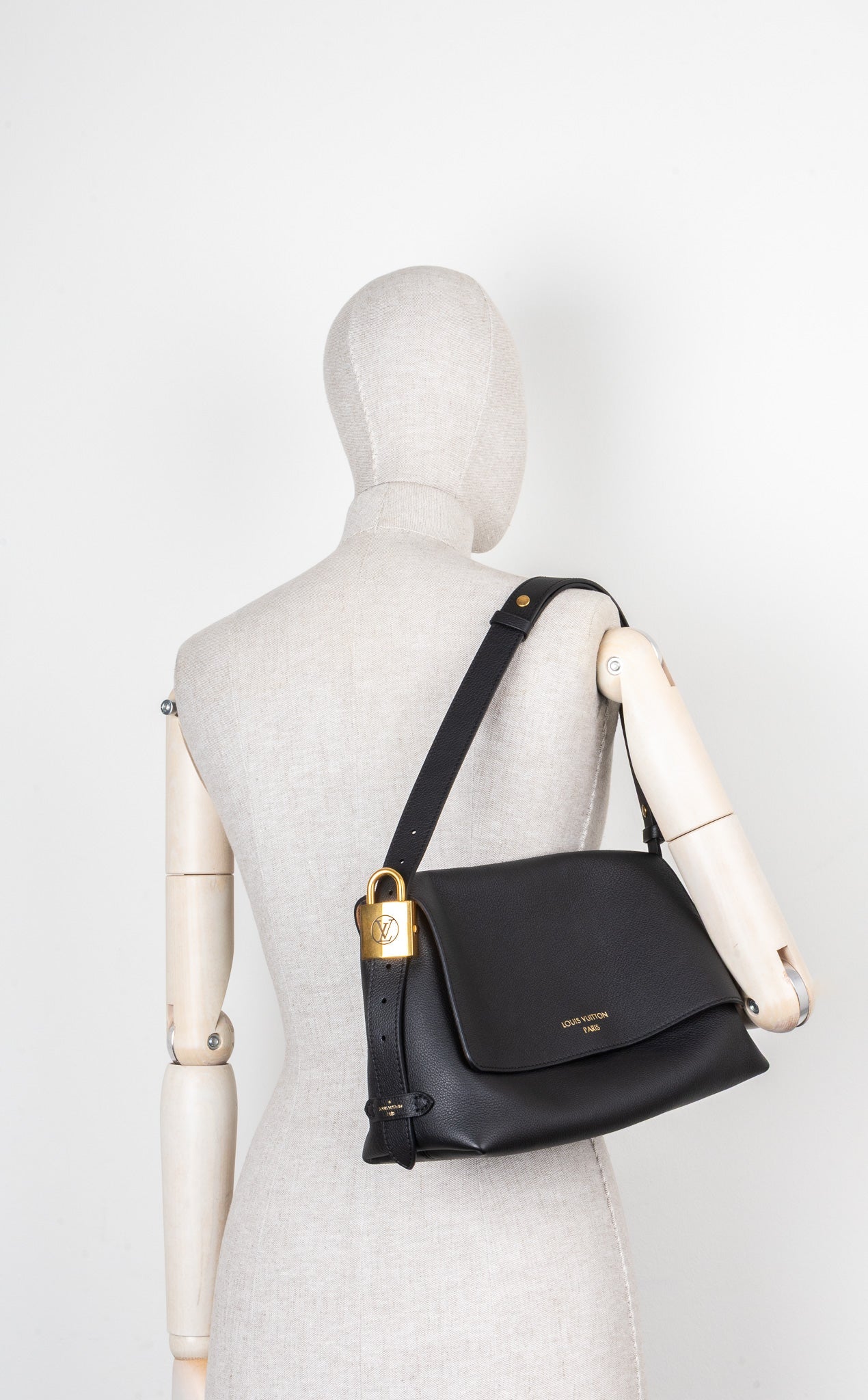 LOUIS VUITTON Low Key Messeger Bag Black