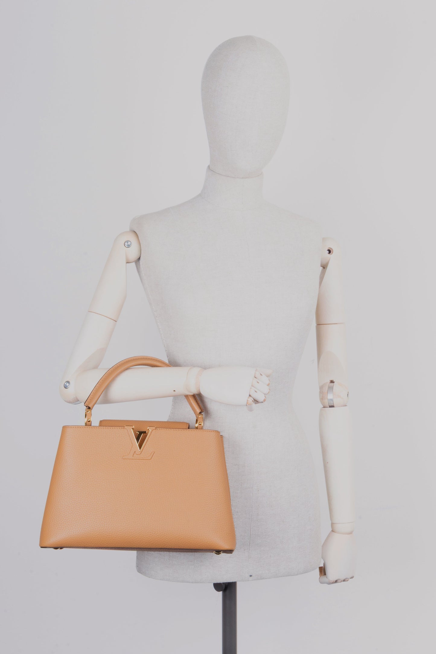LOUIS VUITTON Capucines MM Caramel