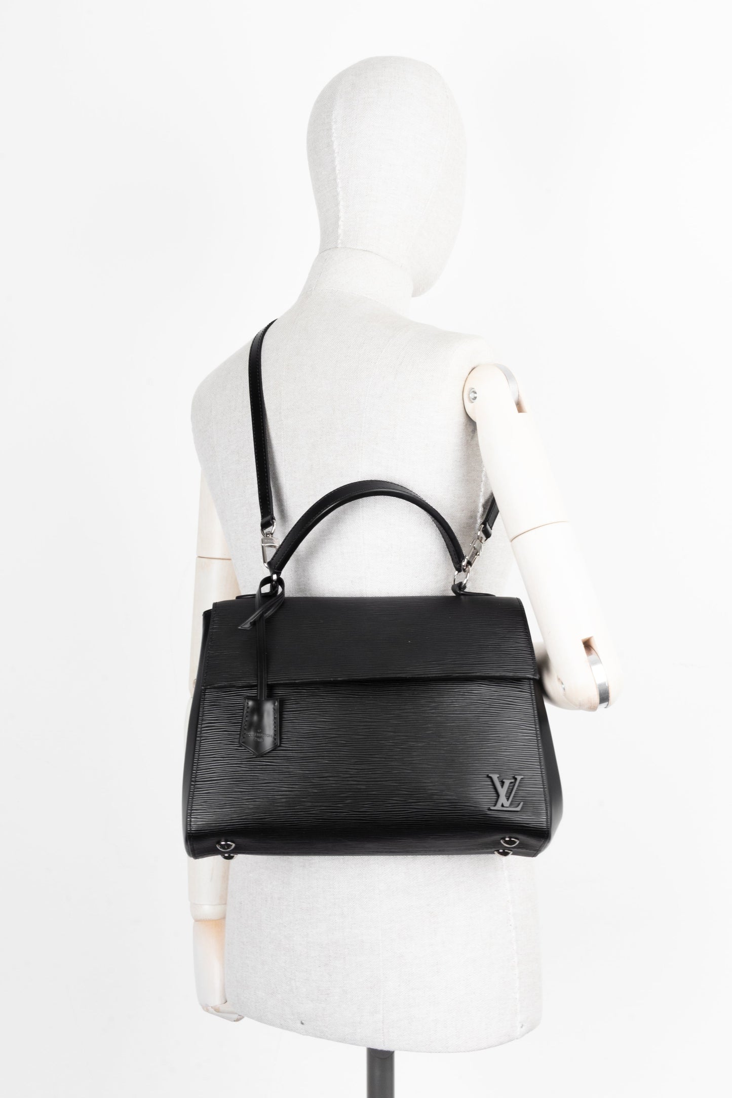 LOUIS VUITTON Cluny MM Epi Black