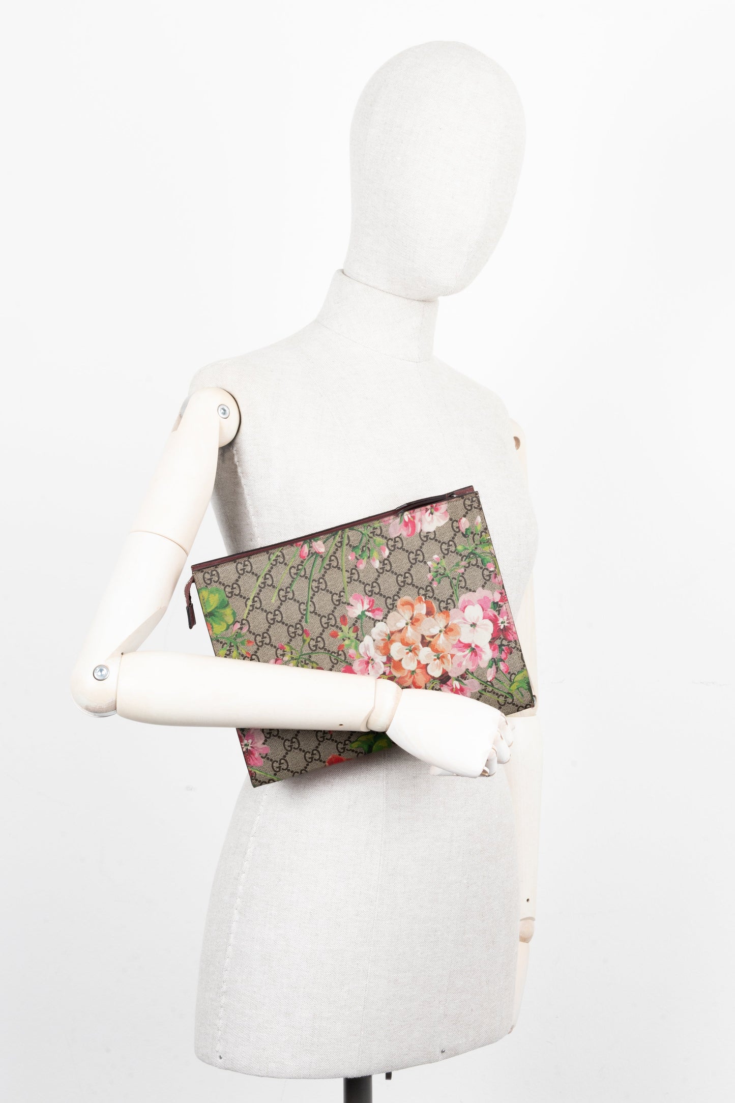 GUCCI GG Supreme Blooms Large Pochette