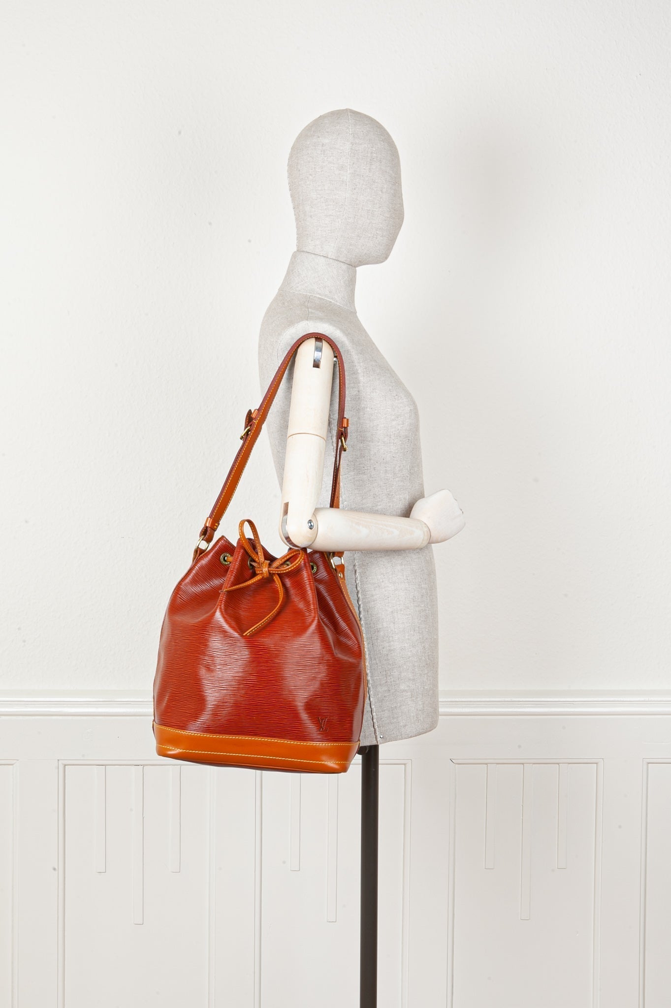 LOUIS VUITTON Grand Sac Noe Epi Cognac Handbag