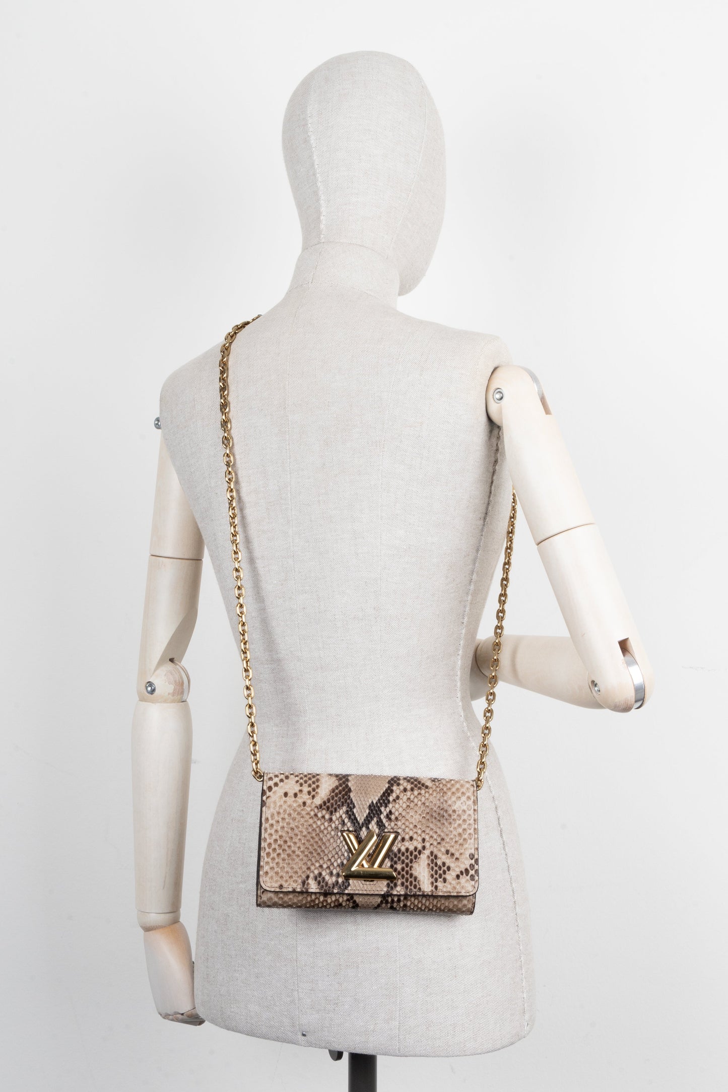 LOUIS VUITTON Twist Wallet On Chain