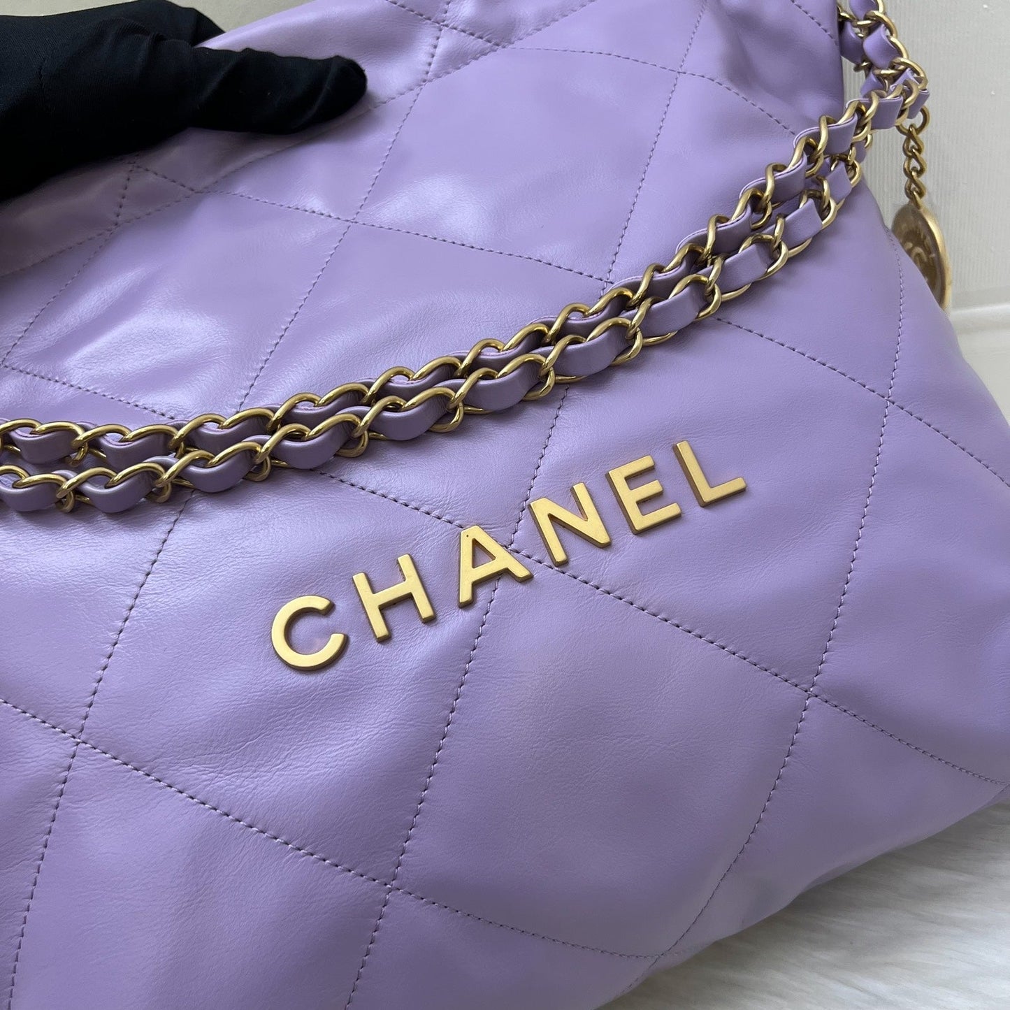 [Local Full Set - Un] Chanel 22 Small Hobo Handbag in 24P Lilac Shiny Calfskin and AGHW (Model: AS3260)