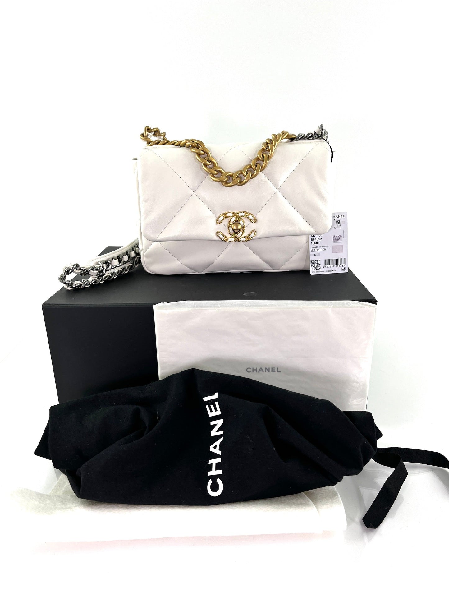 New CHANEL 19 2022 White Flap Bag