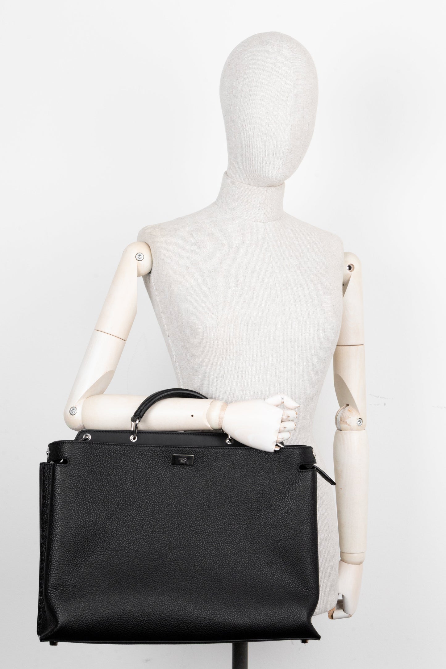 FENDI Peekaboo Iconic Essential Black