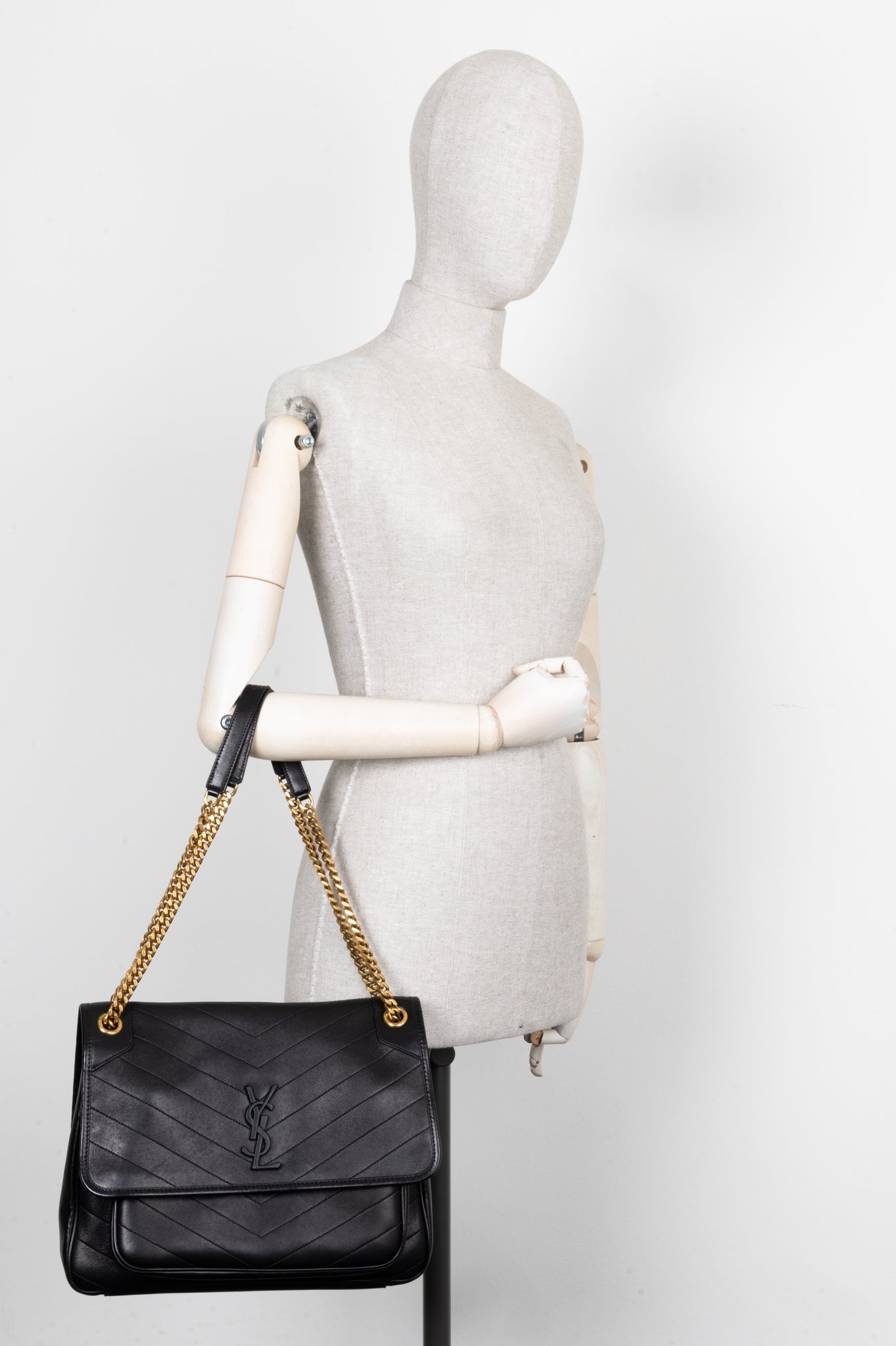 SAINT LAURENT Niki Medium Bag Leather Black