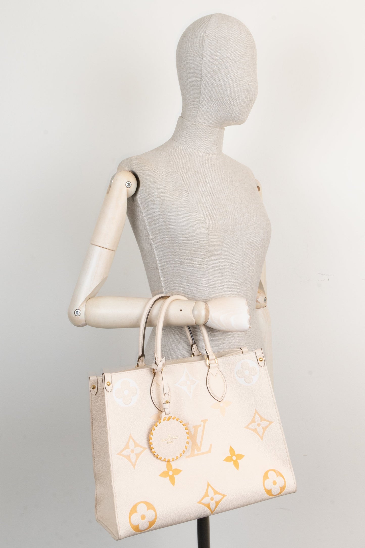 LOUIS VUITTON By The Pool OnTheGo MM Empreinte