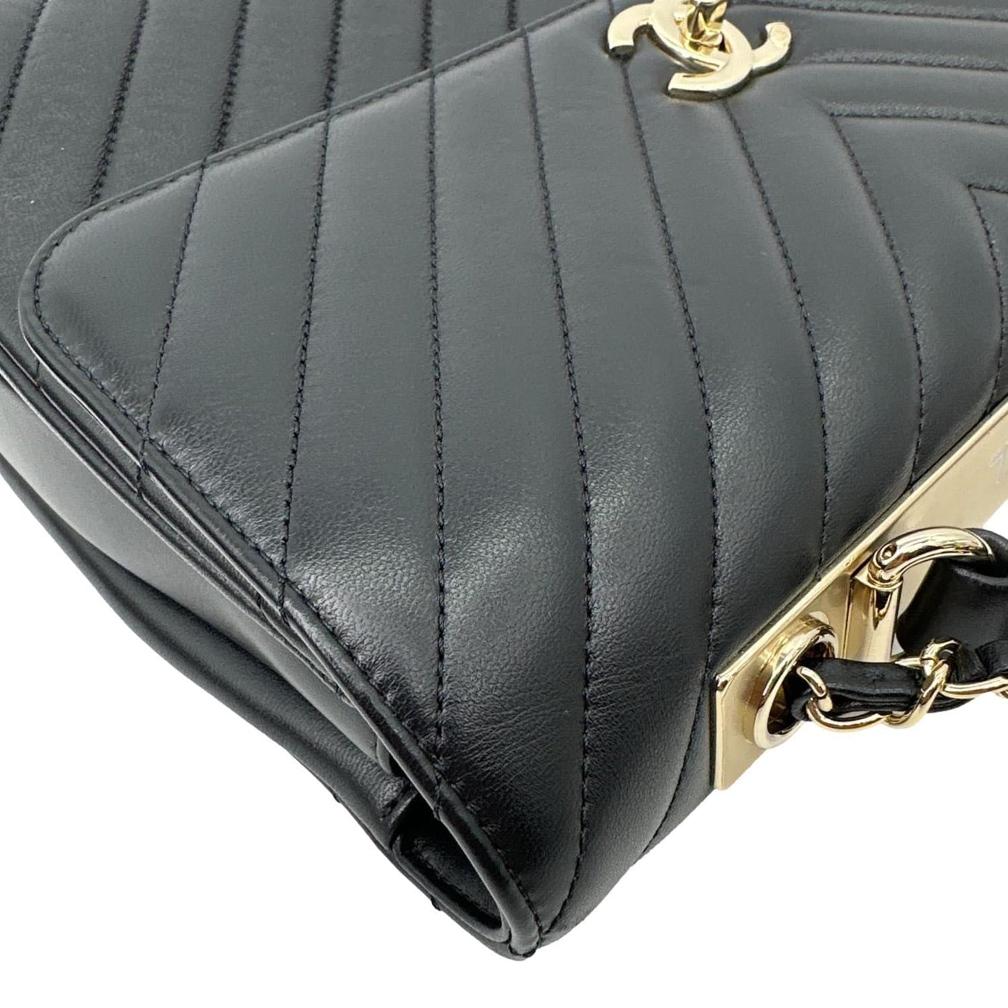 CHANEL Trendy CC Medium Chevron Leather Top Handle Shoulder Bag Black