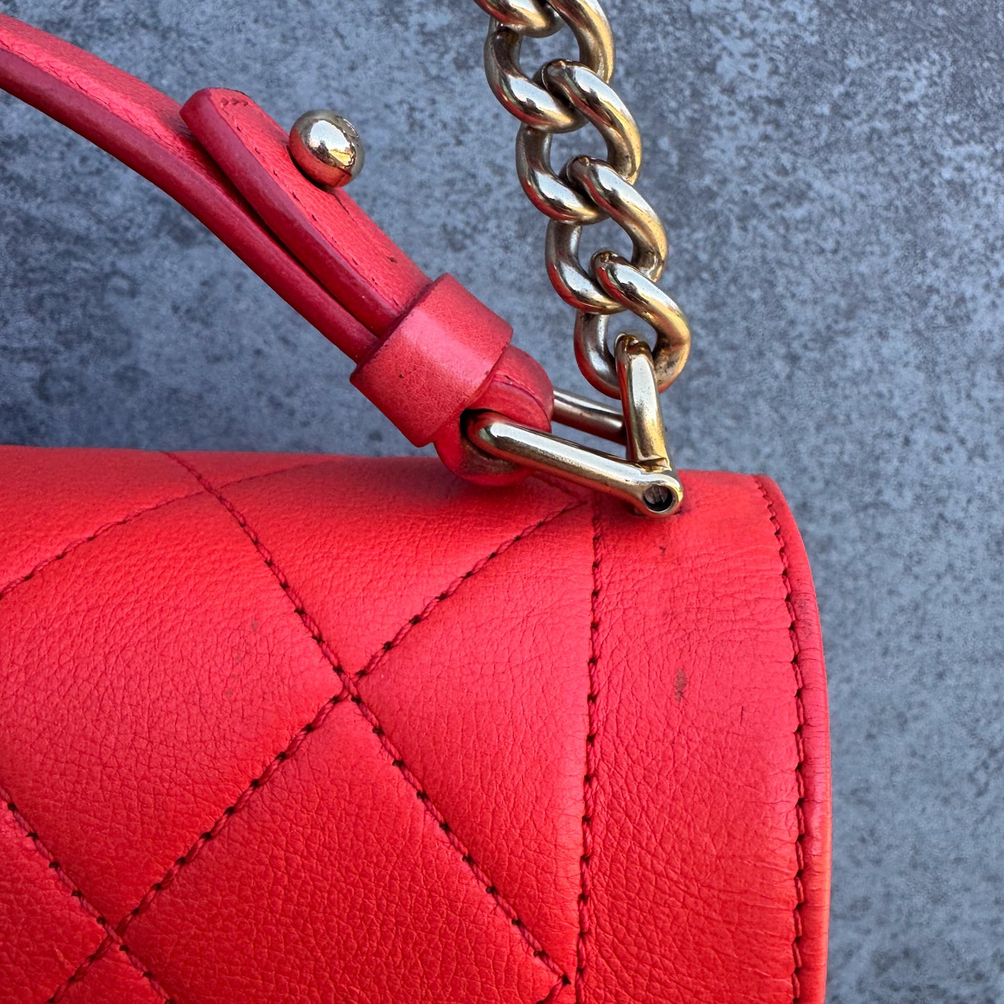 Chanel Label Click Flap Red in Quilted Calfskin With Gold-Tone Hardware