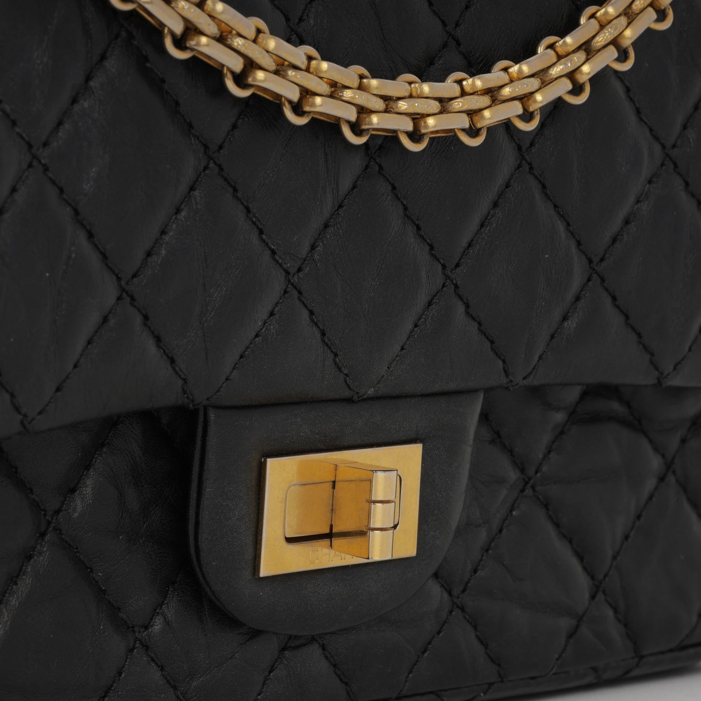 Chanel 2.55 Reissue - 225
