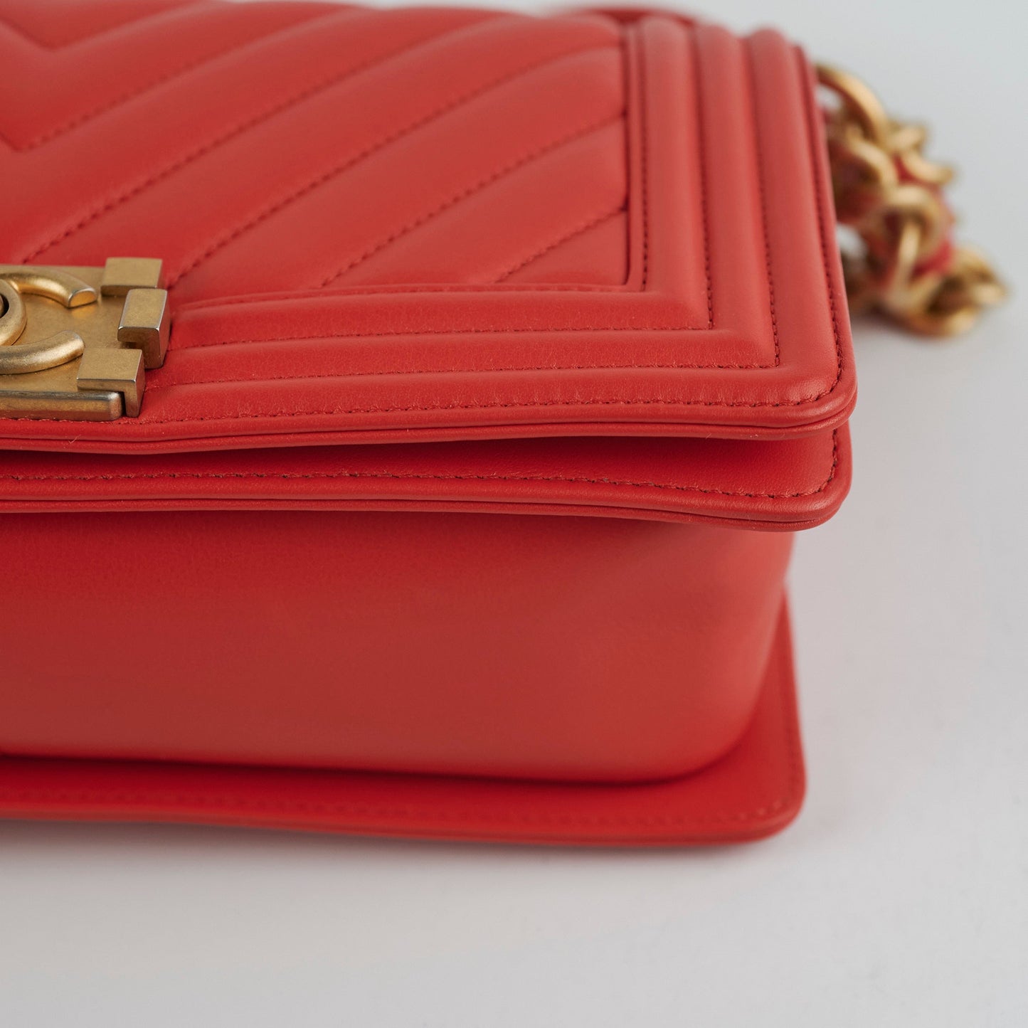 Chanel Old Medium Boy Chevron Lambskin Red/Orange
