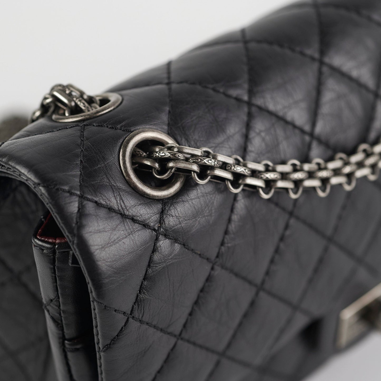 HOLD CV Chanel Reissue 225 Calfskin Black