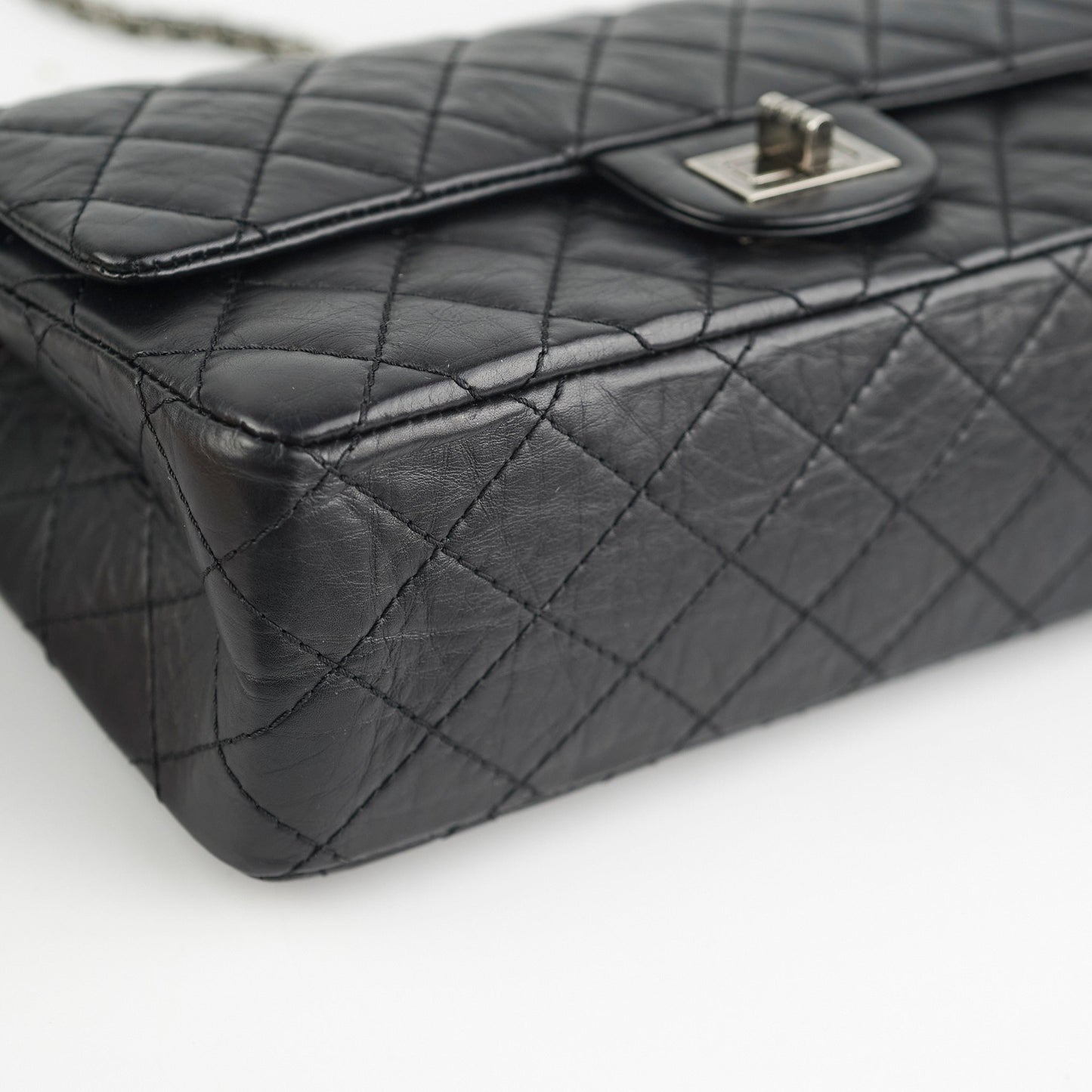 HOLD CV Chanel Reissue 225 Calfskin Black