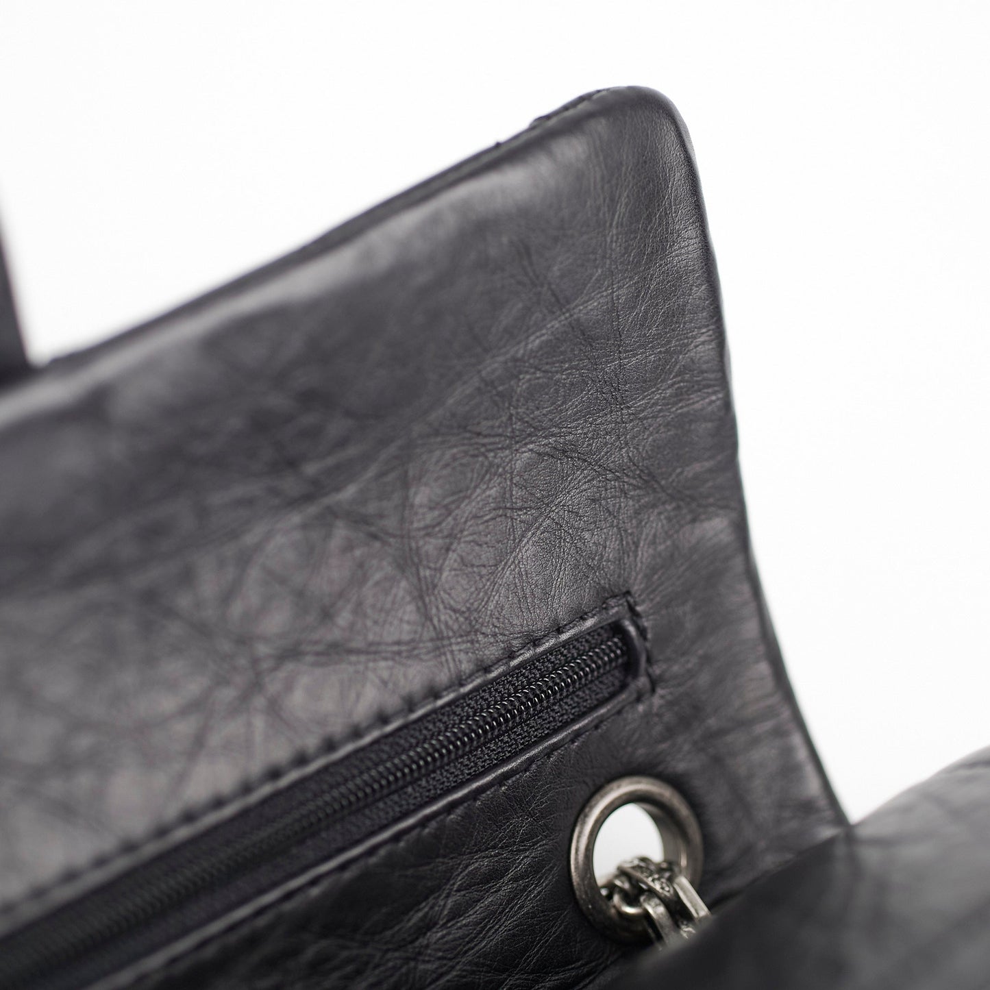 HOLD CV Chanel Reissue 225 Calfskin Black