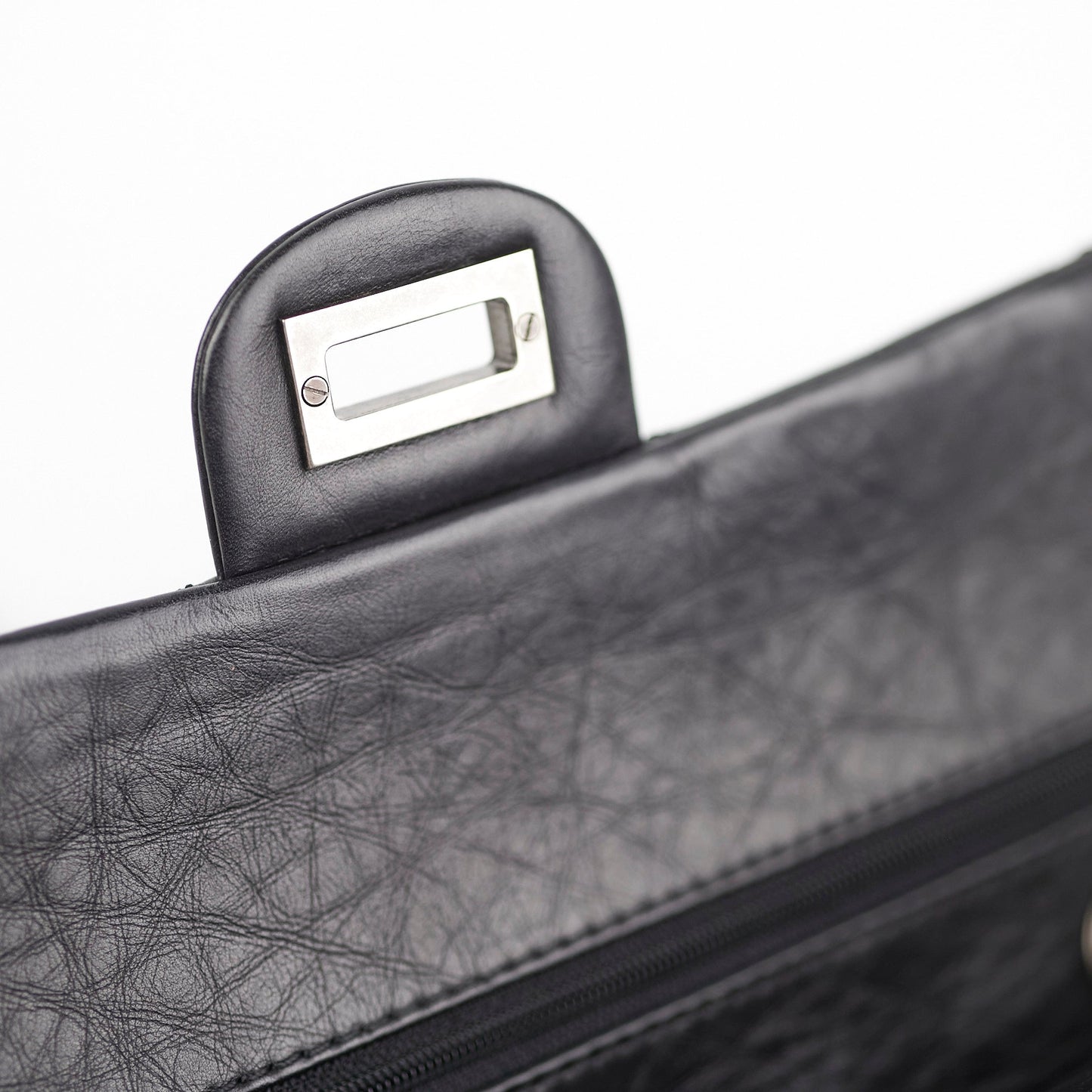 HOLD CV Chanel Reissue 225 Calfskin Black
