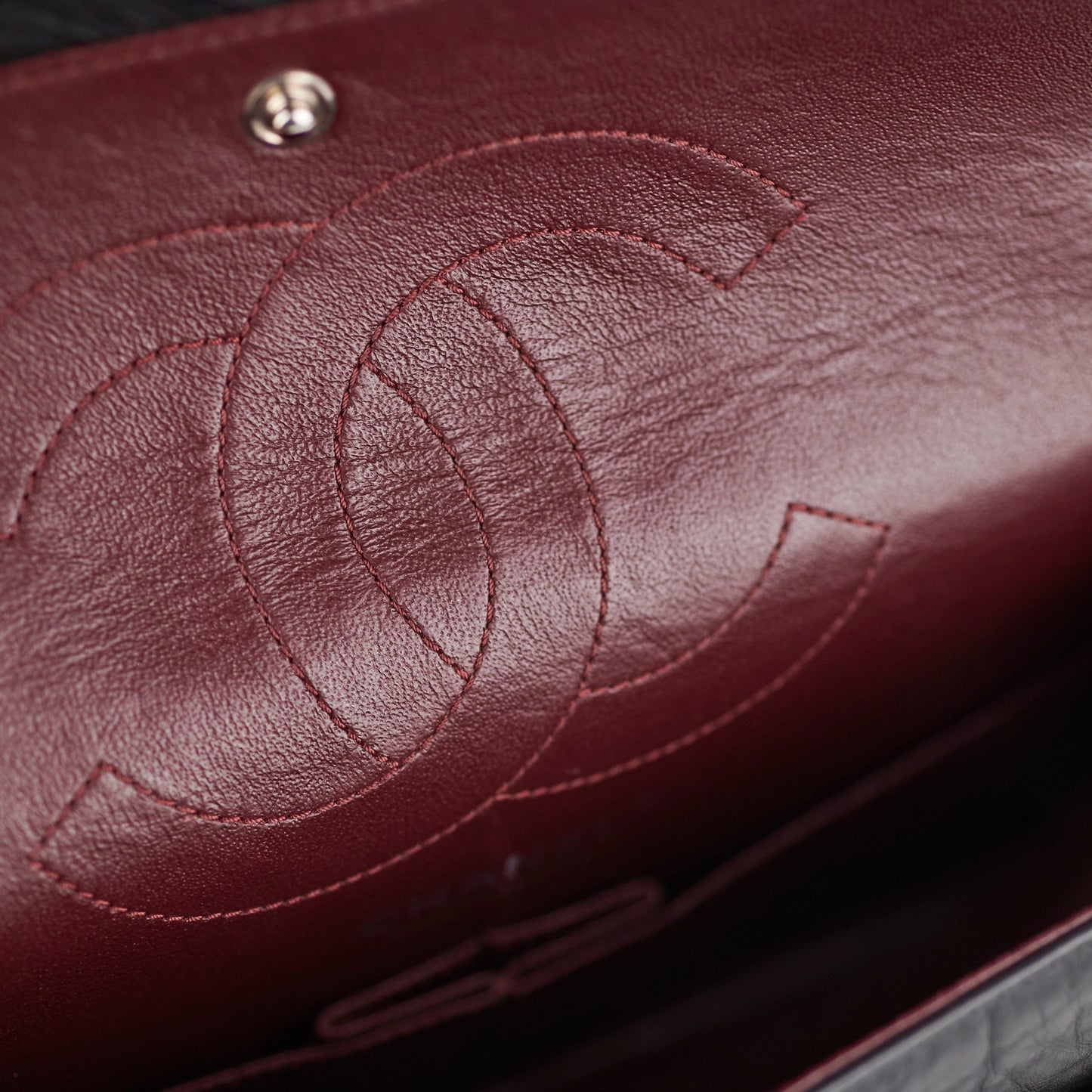 HOLD CV Chanel Reissue 225 Calfskin Black