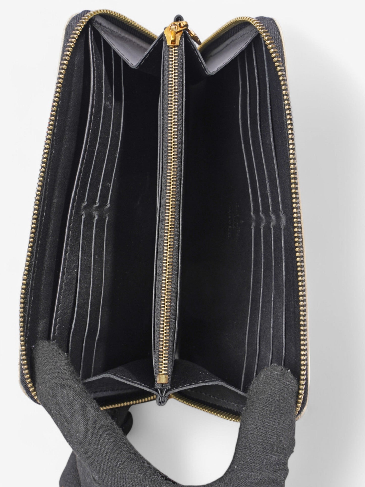 Louis Vuitton Suhali Zippy Wallet Black / Gold Leather