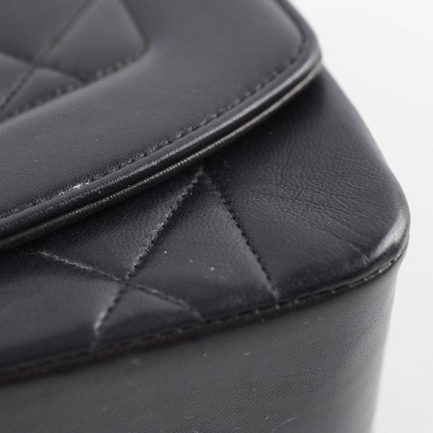 Chanel Small  Diana Lambskin Black (4 Series)