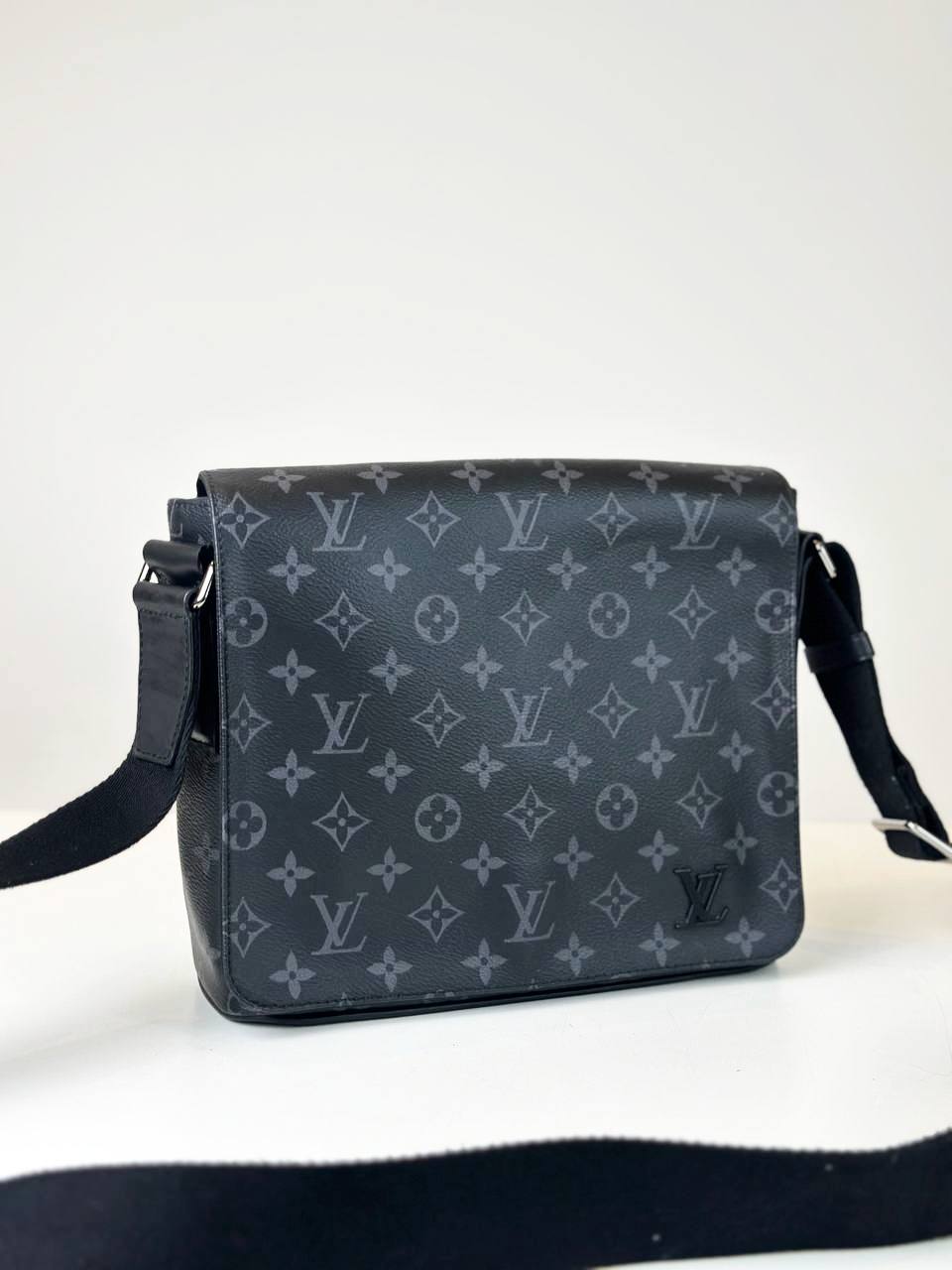 LOUIS VUITTON MONOGRAM ECLIPSE DISTRICT PM MESSENGER BAG