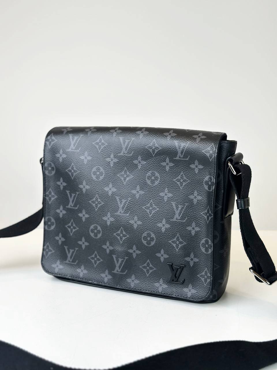LOUIS VUITTON MONOGRAM ECLIPSE DISTRICT PM MESSENGER BAG