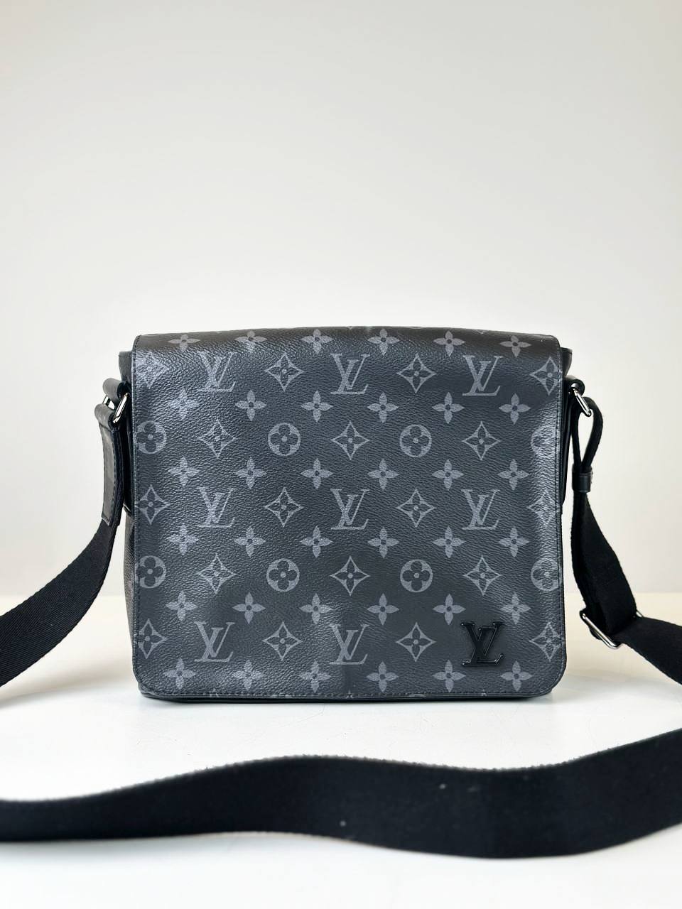LOUIS VUITTON MONOGRAM ECLIPSE DISTRICT PM MESSENGER BAG