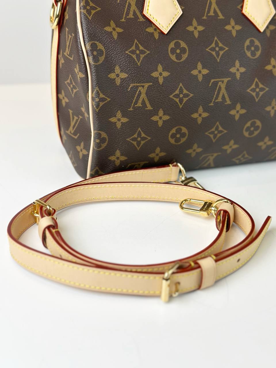 LOUIS VUITTON SPEEDY BANDOULIERE 25 MONOGRAM TOP HANDLE BAG WITH STRAP
