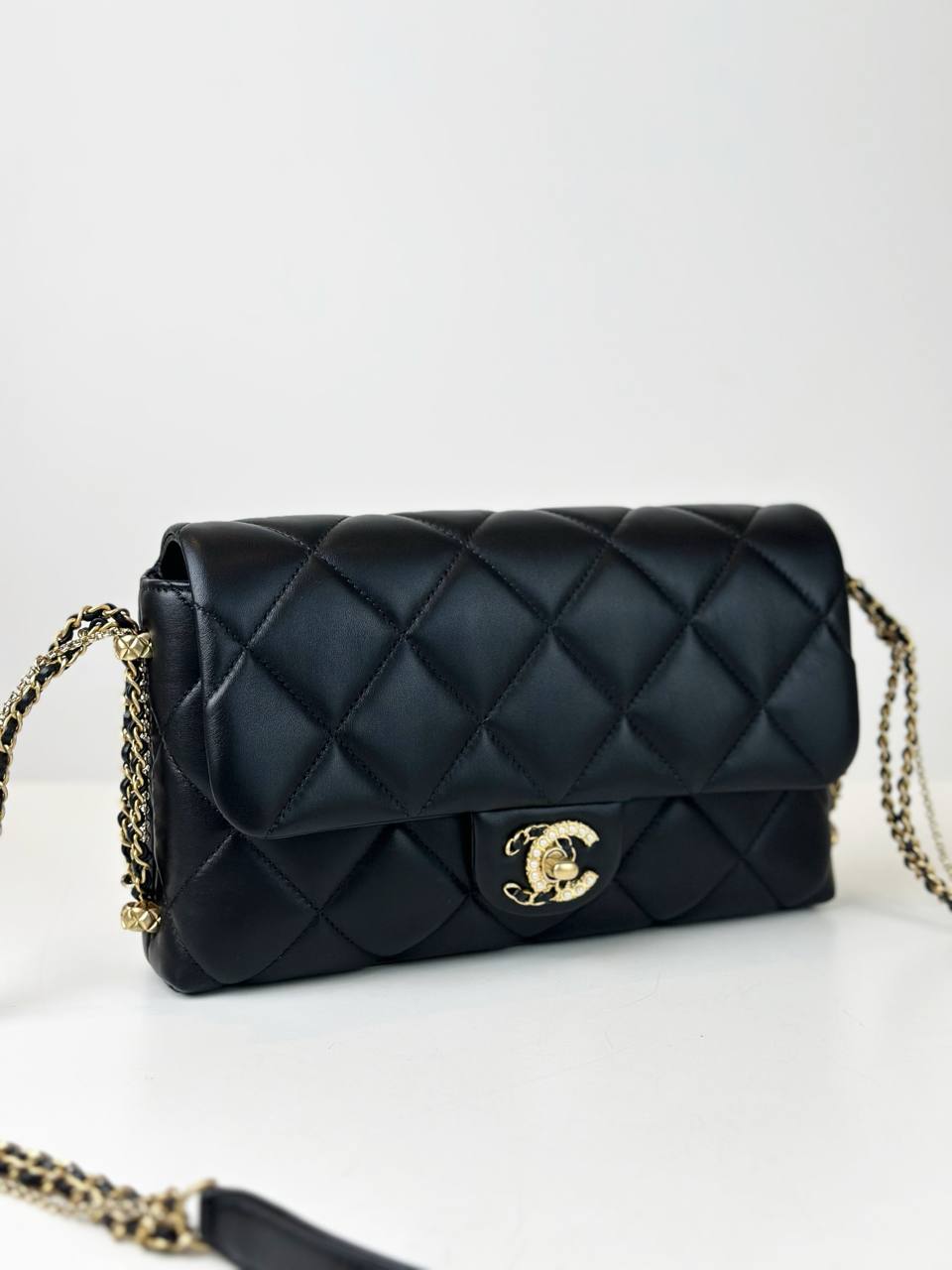 CHANEL 19 BLACK CHAIN SHOULDER BAG