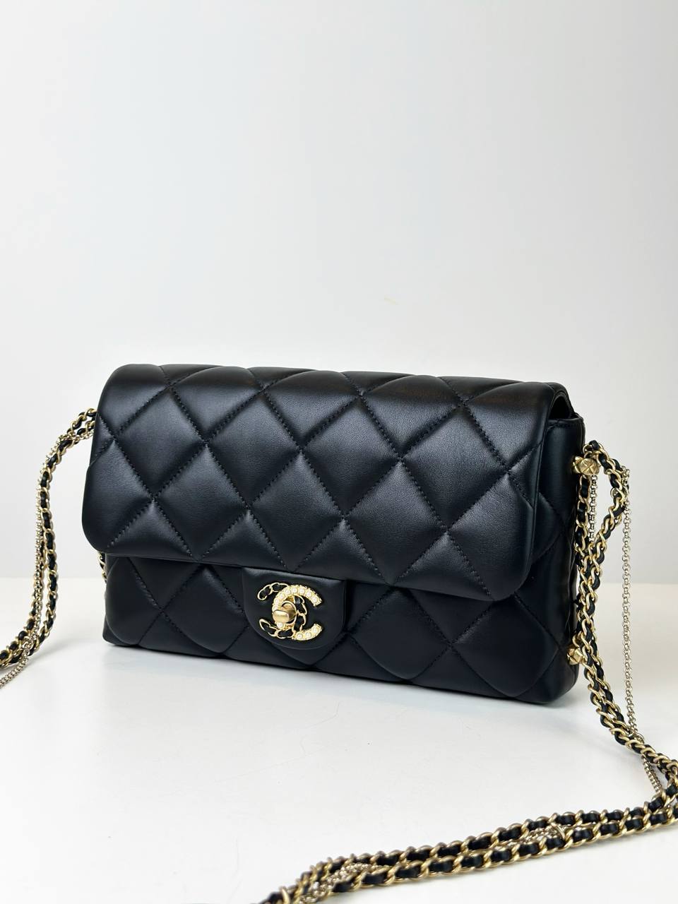 CHANEL 19 BLACK CHAIN SHOULDER BAG
