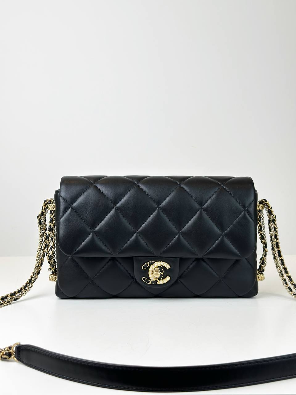 CHANEL 19 BLACK CHAIN SHOULDER BAG