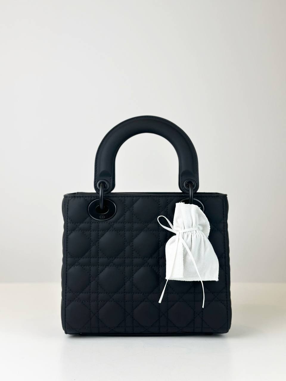 DIOR LADY DIOR MEDIUM BLACK GRAINED CANNAGE CALFSKIN HANDBAG WITH STRAP