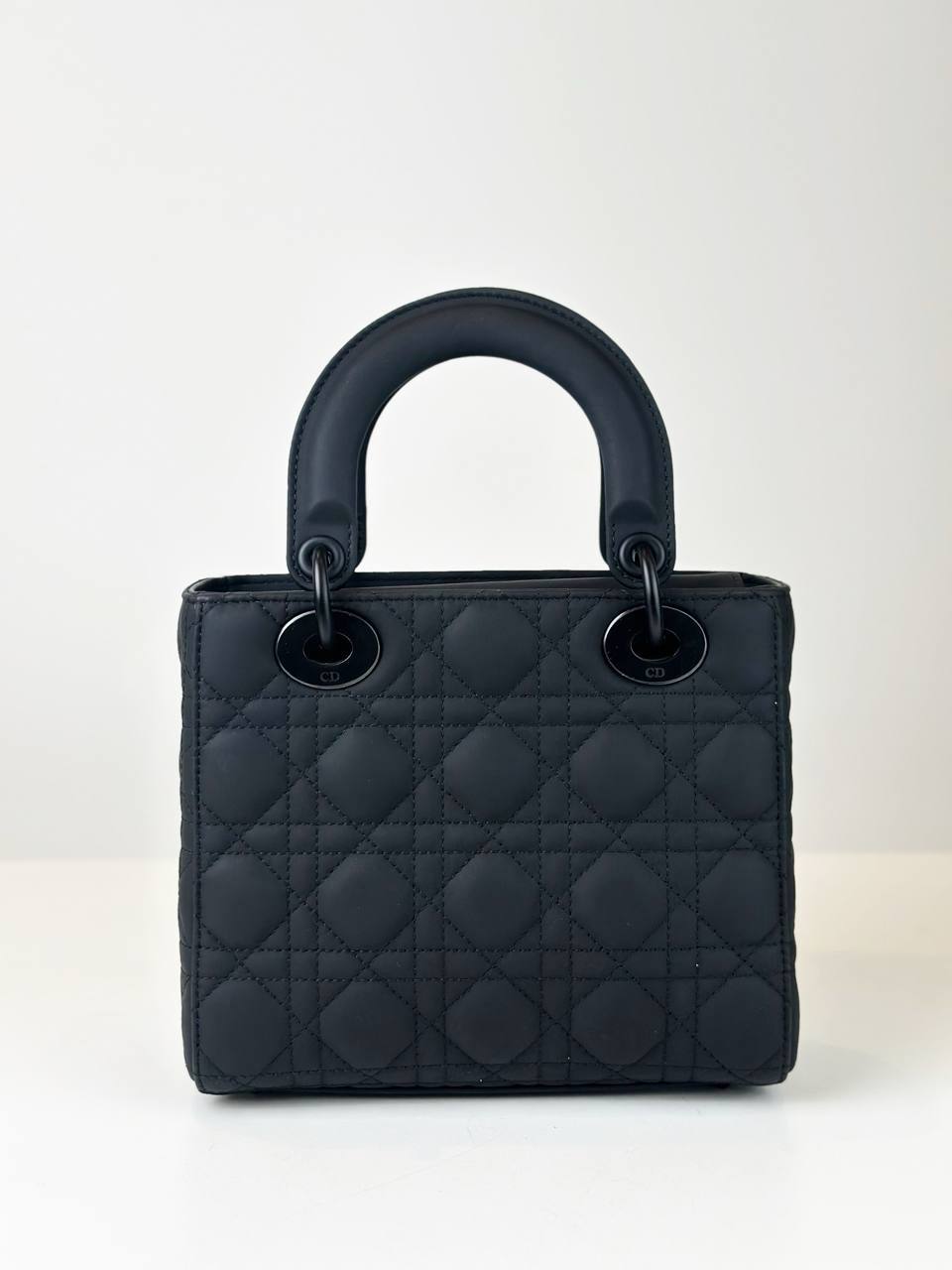 DIOR LADY DIOR MEDIUM BLACK GRAINED CANNAGE CALFSKIN HANDBAG WITH STRAP