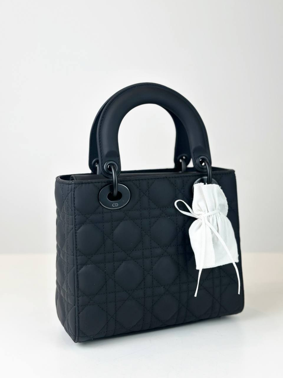 DIOR LADY DIOR MEDIUM BLACK GRAINED CANNAGE CALFSKIN HANDBAG WITH STRAP