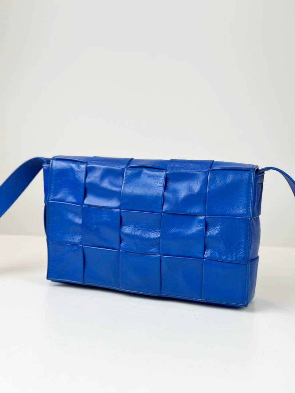 BOTTEGA VENETA CASSETTE INTRECCIATO BLUE CROSSBODY BAG