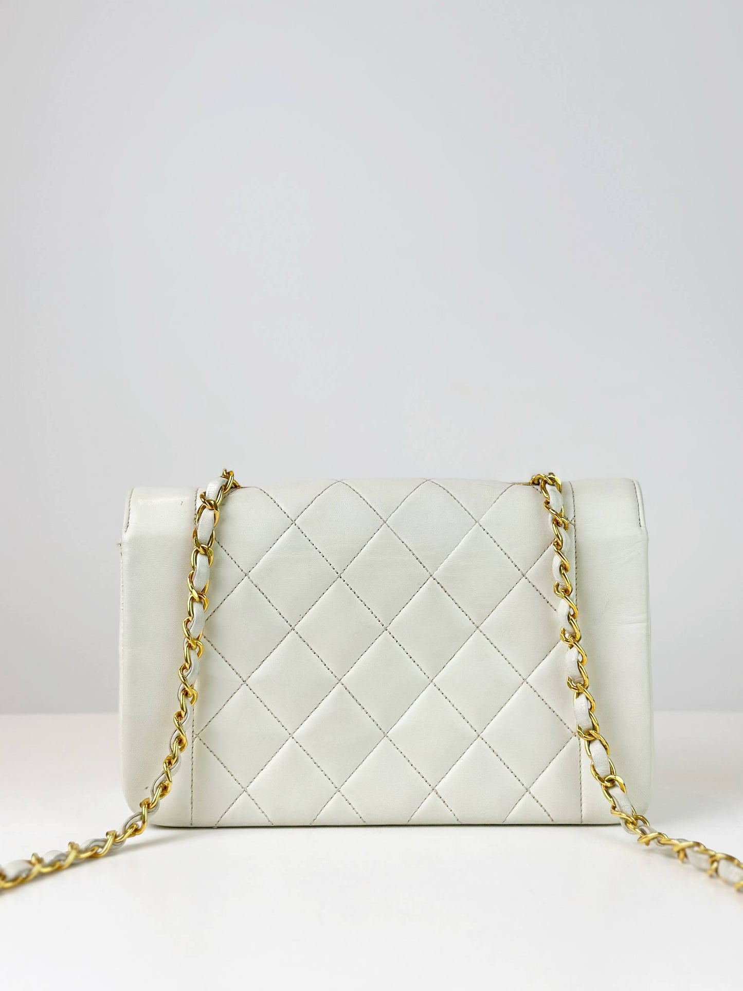 CHANEL VINTAGE WHITE DIANE SHOULDER BAG