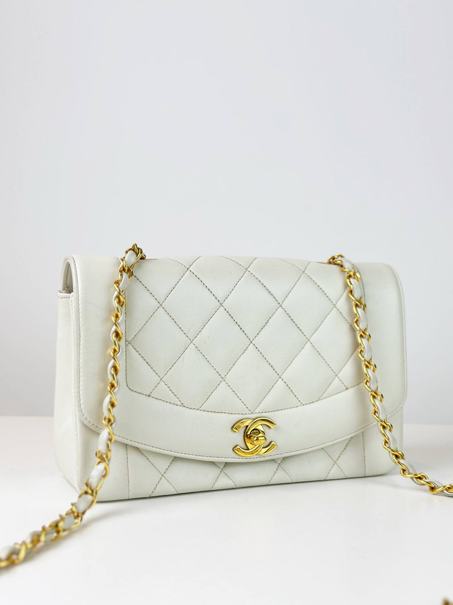 CHANEL VINTAGE WHITE DIANE SHOULDER BAG