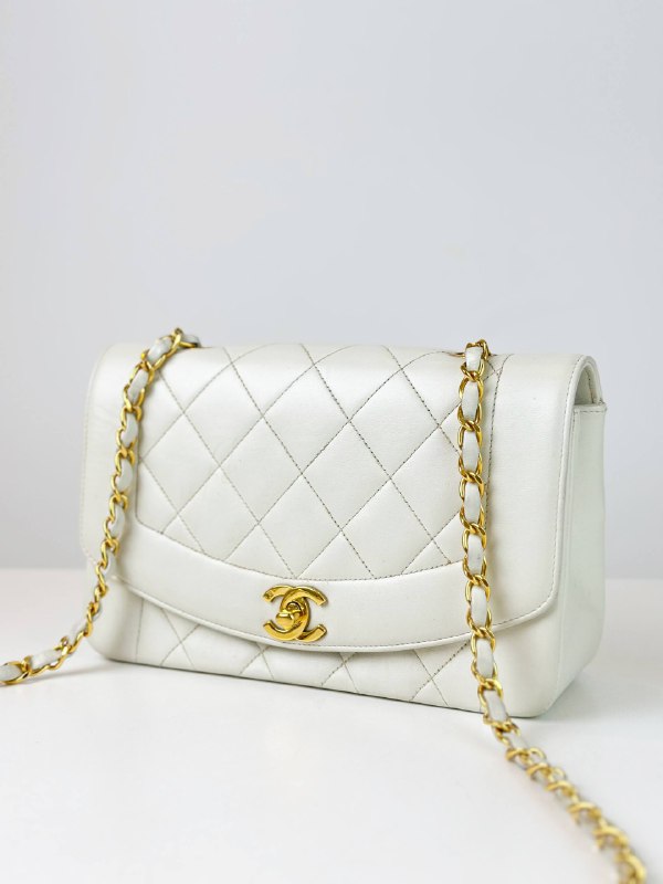 CHANEL VINTAGE WHITE DIANE SHOULDER BAG