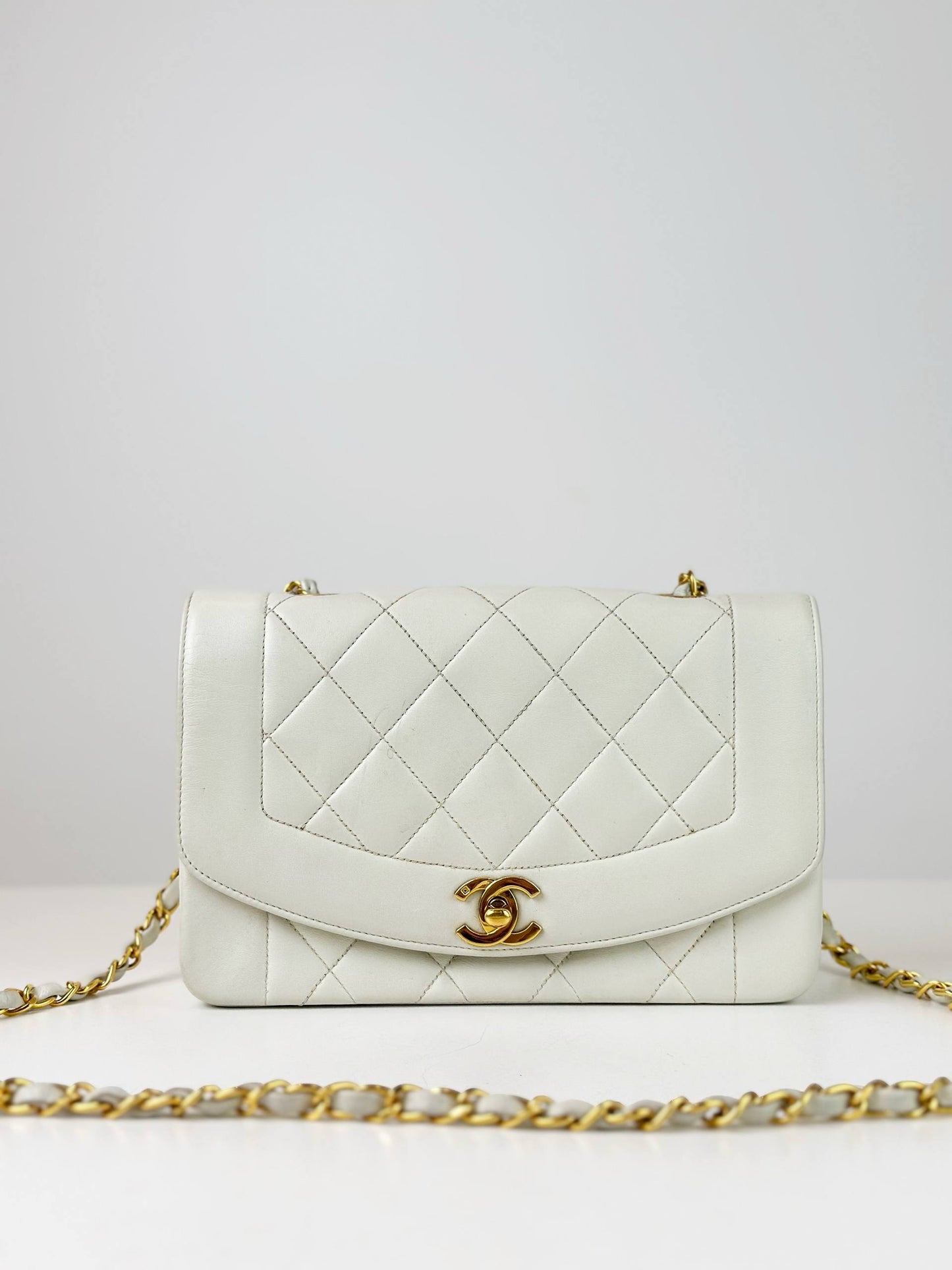 CHANEL VINTAGE WHITE DIANE SHOULDER BAG