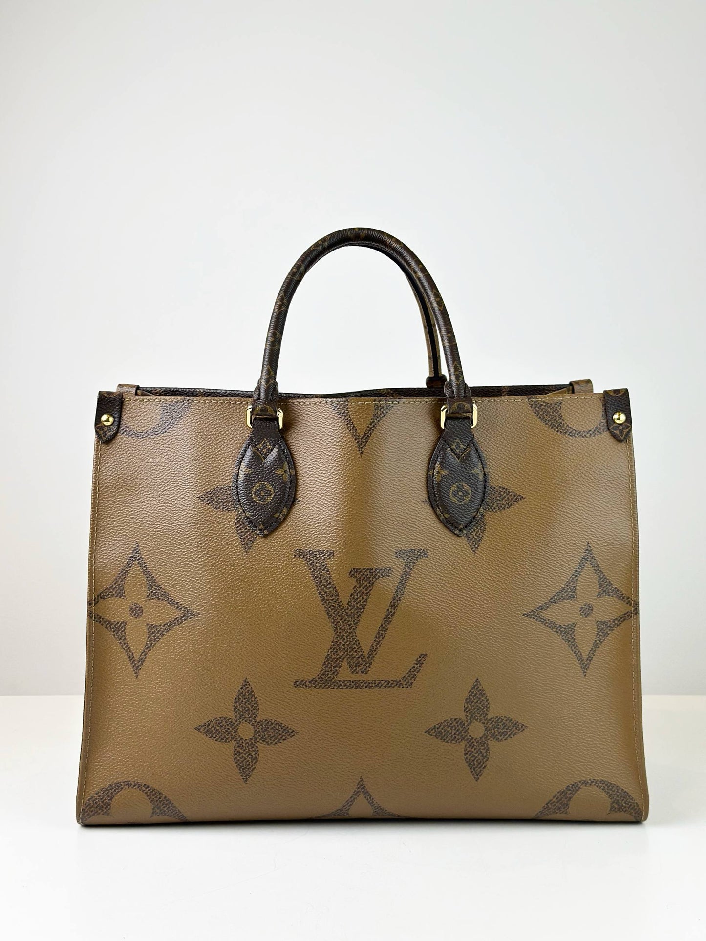 LOUIS VUITTON ON THE GO MM REVERSE MONOGRAM HANDBAG