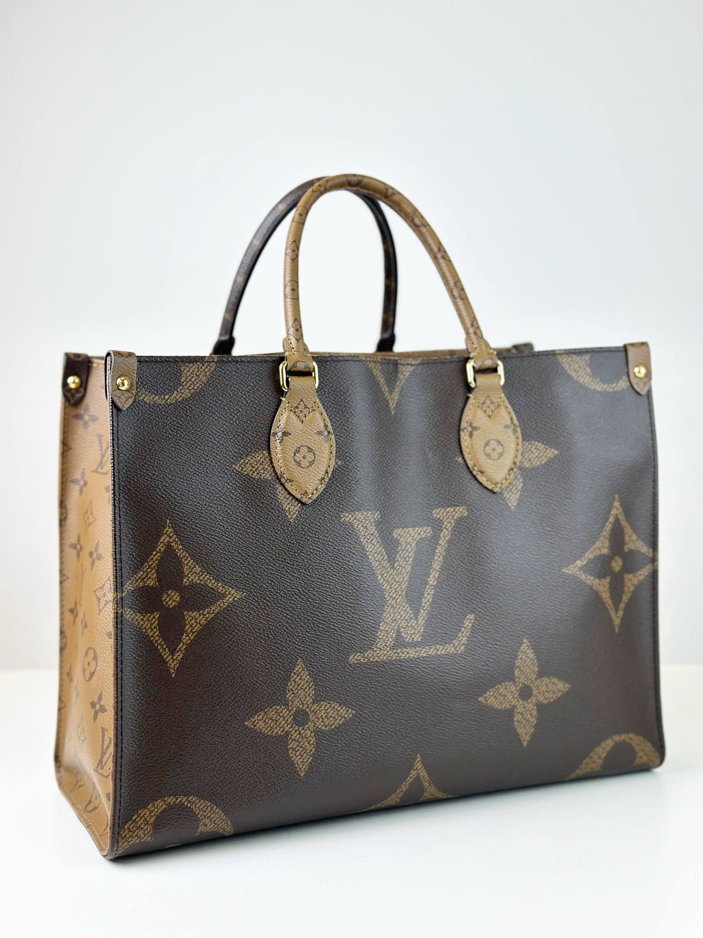 LOUIS VUITTON ON THE GO MM REVERSE MONOGRAM HANDBAG