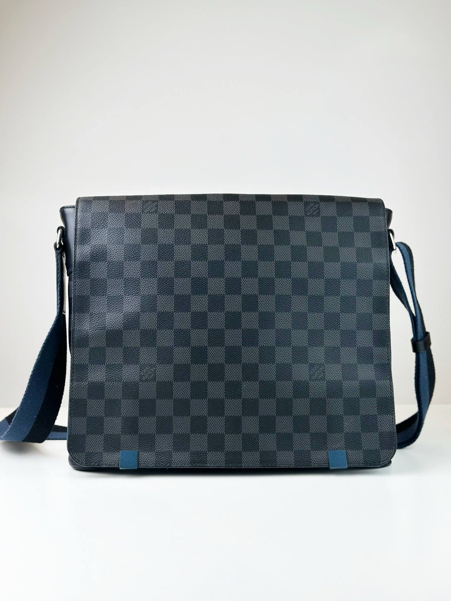 LOUIS VUITTON DAMIER GRAPHITE DISTRICT MM BLACK MESSENGER BAG