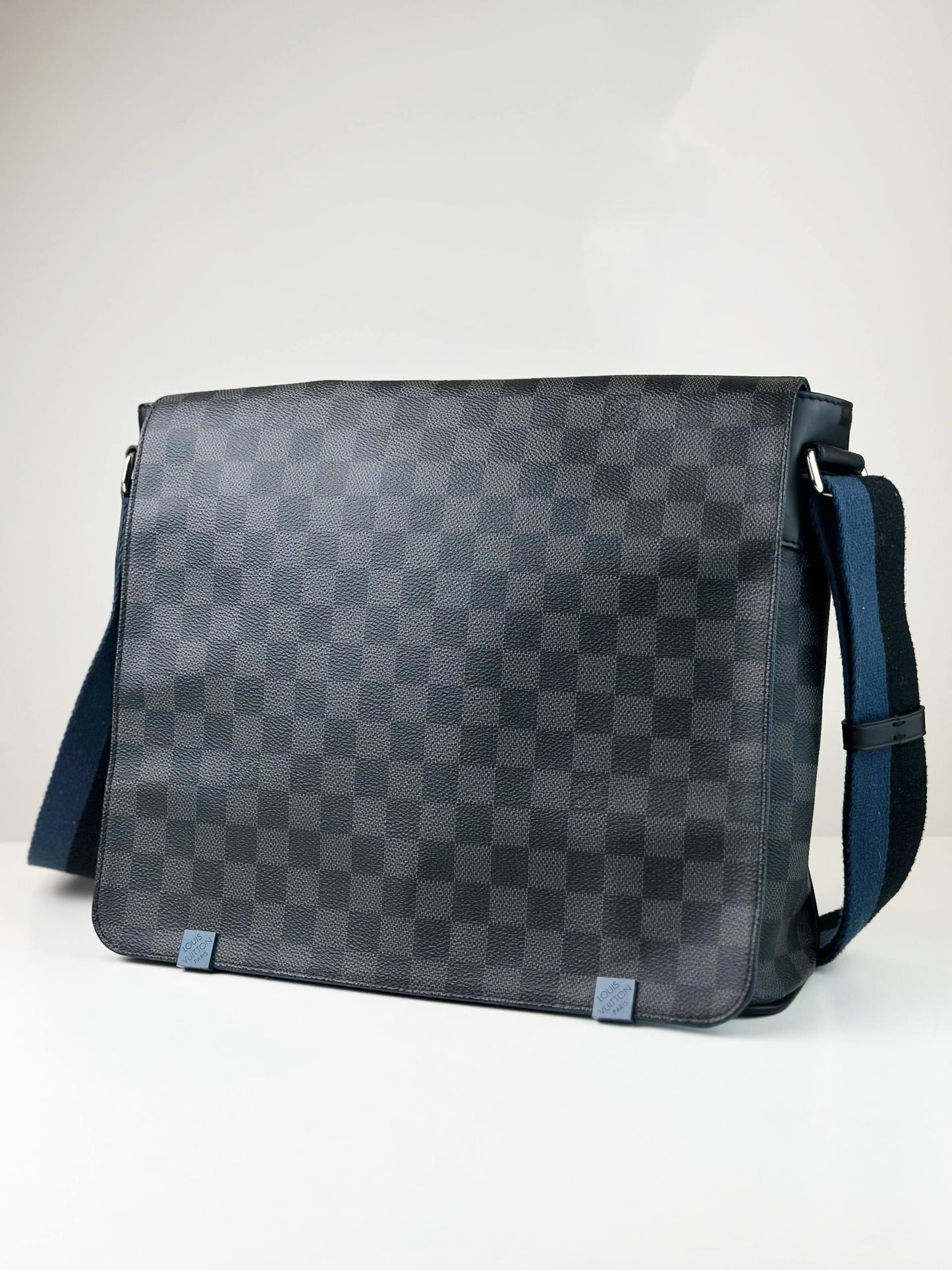 LOUIS VUITTON DAMIER GRAPHITE DISTRICT MM BLACK MESSENGER BAG