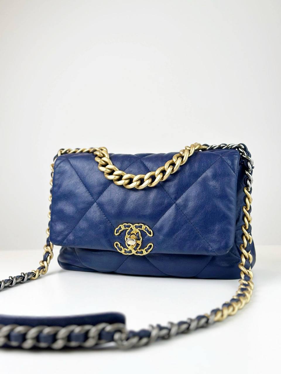 CHANEL QUILTED 19 NAVY BLUE MEDIUM FLAP CROSSBODY BAG
