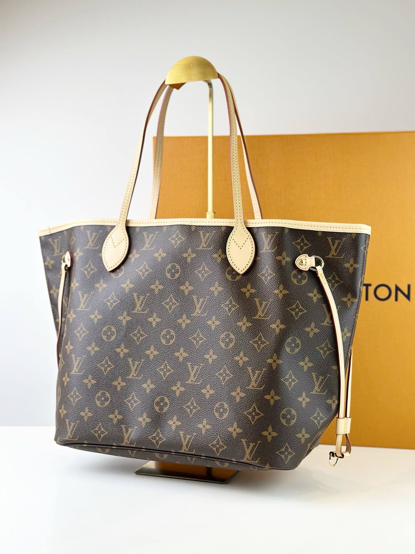 LOUIS VUITTON NEVERFULL MM MONOGRAM TOTE BAG WITH POUCH