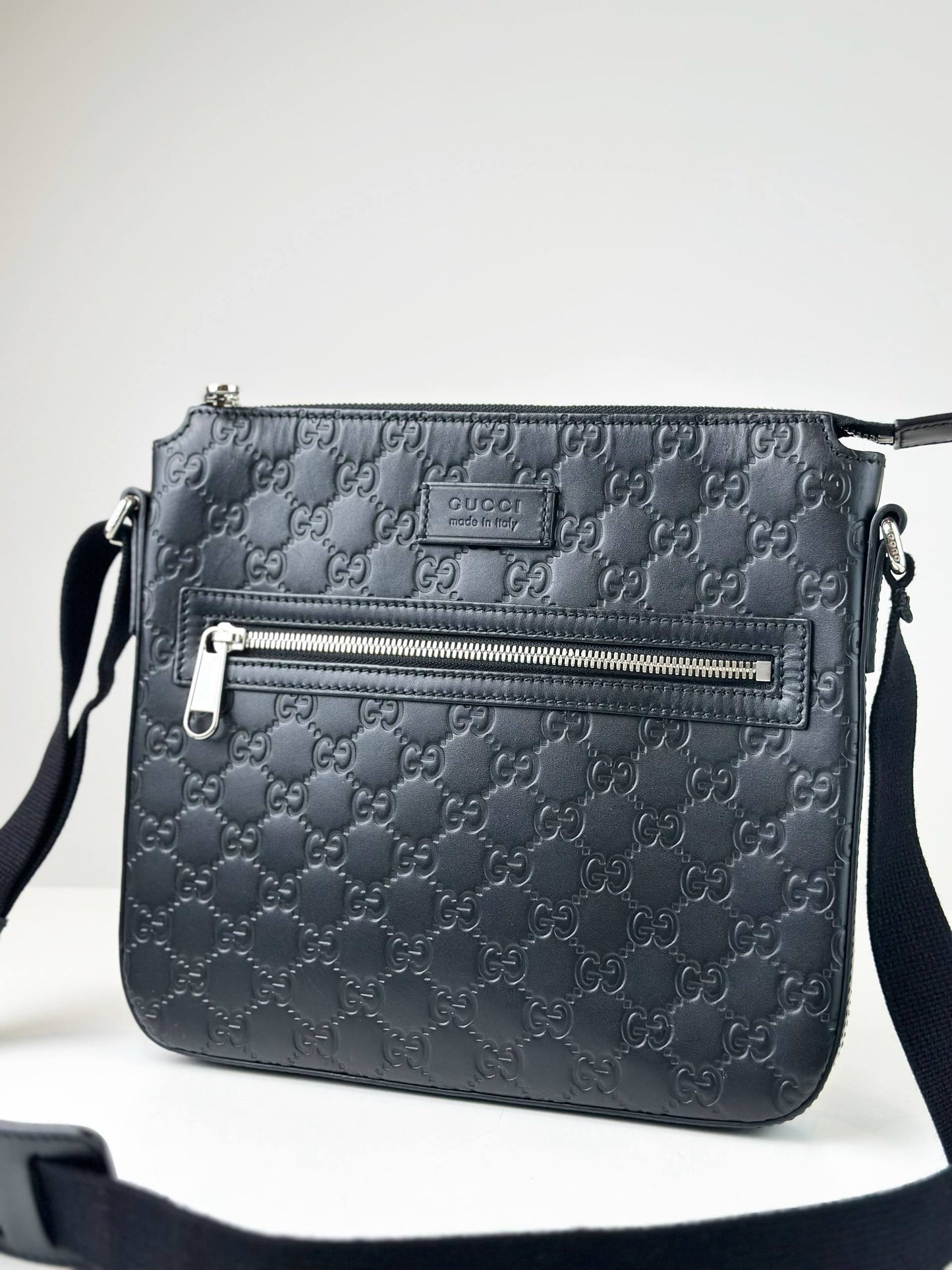 GUCCI GG GUCCISSIMA BLACK MESSENGER BAG