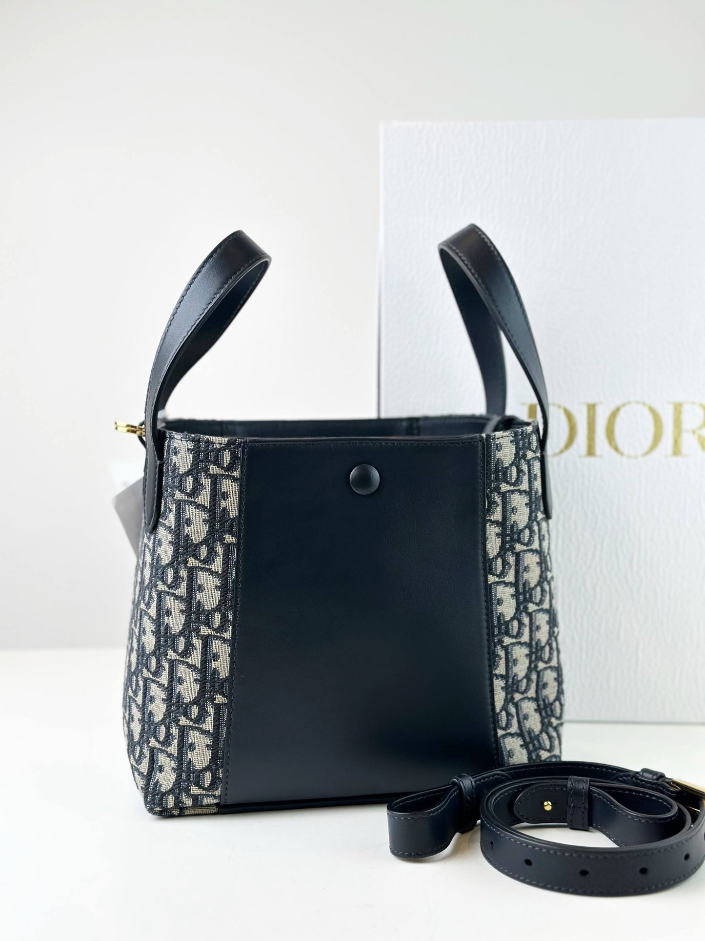 DIOR OBLIQUE SIGNATURE SMALL BUCKET BAG
