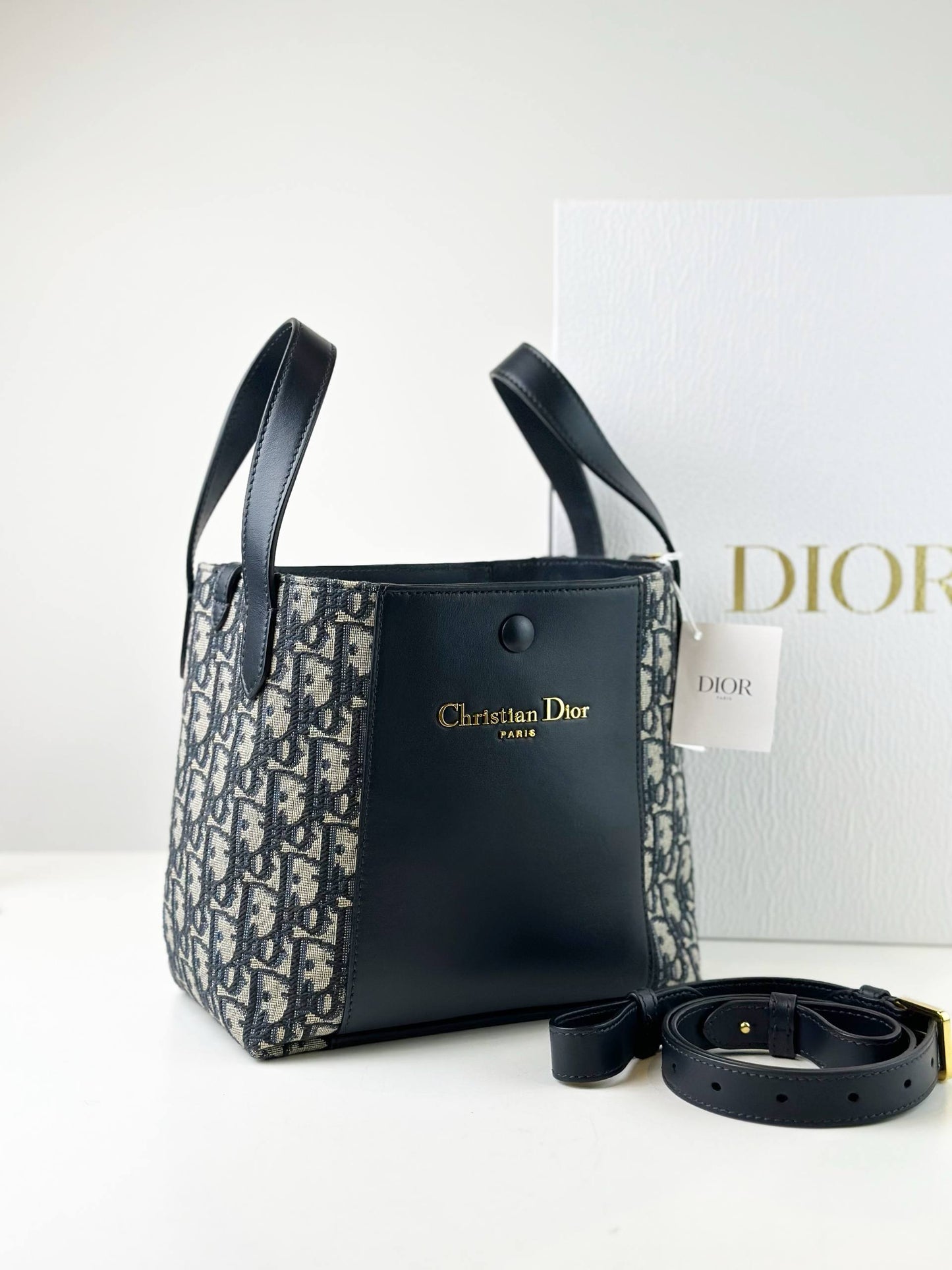 DIOR OBLIQUE SIGNATURE SMALL BUCKET BAG